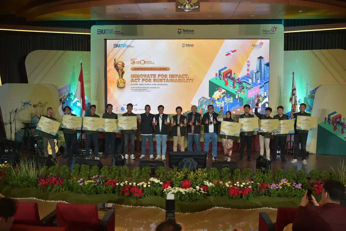 Penyerahan apresiasi kepada pemenang kompetisi Innovillage tahun 2024 oleh Senior General Manager, Hery Susanto (tengah), beberapa waktu yang lalu.