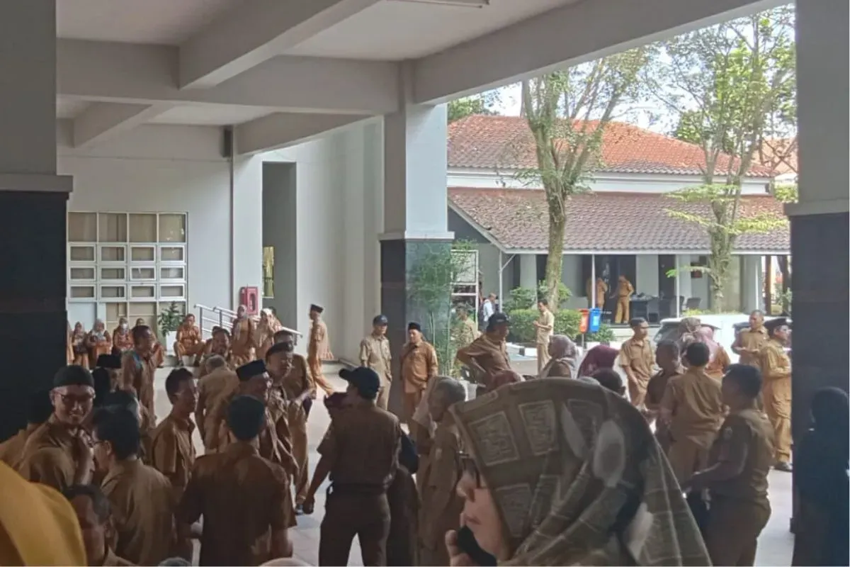 Suasana para kepala sekolah saat dikumpulkan di di Gedung Pendopo, Kabupaten Lebak, Selasa, 6 Mei 2025. (Sumber: Dok. Setda Lebak)