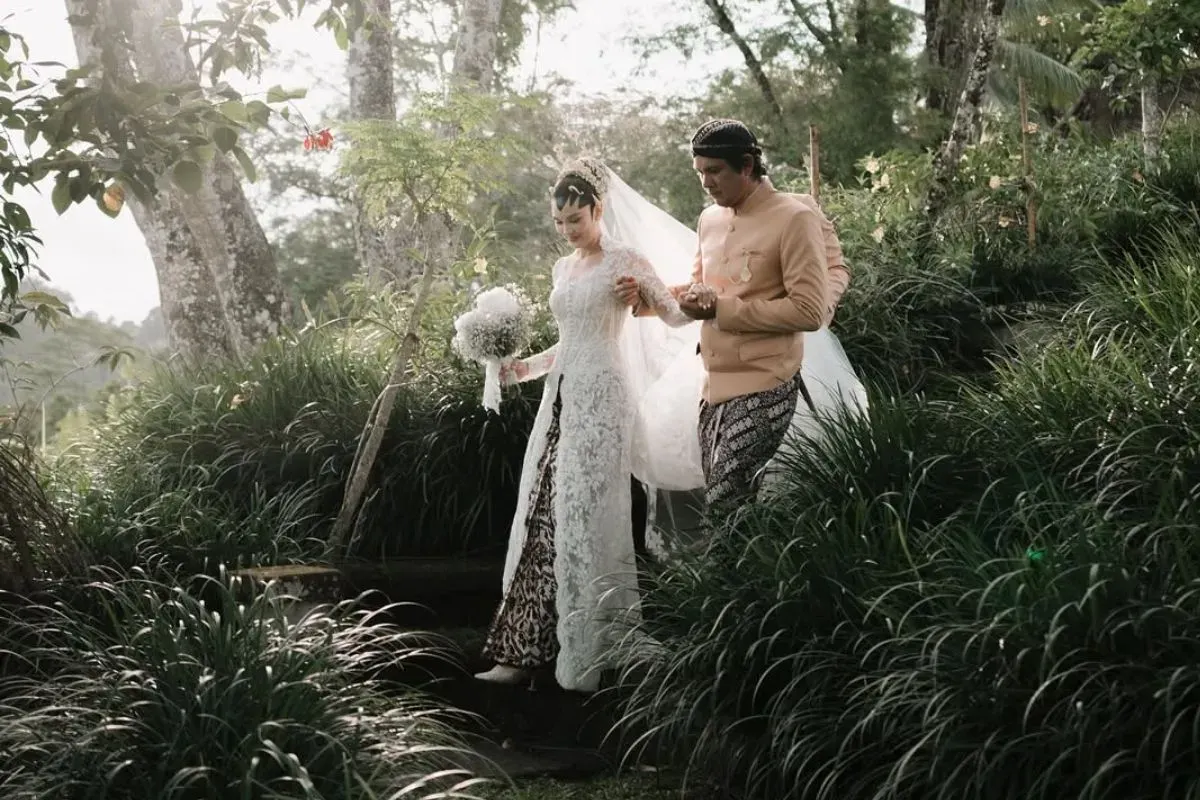 Luna Maya dan Maxime Bouttier resmi menikah pada Rabu, 7 Mei 2025. (Sumber: Instagram/@lunamaya)