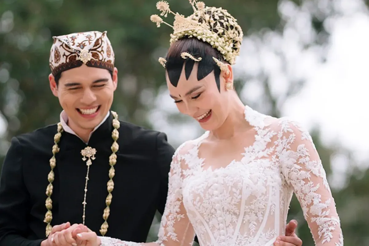 Potret pernikahan Luna Maya dan Maxime Bouttier. (Sumber: Instagram/@lunamaya)