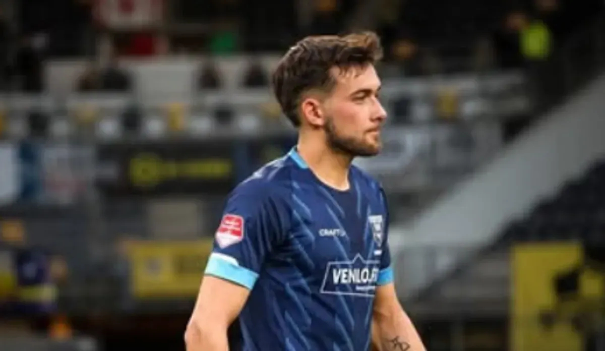 Persib Bandung dikabarkan tengah mengincar striker muda asal Belanda, Dean Zandbergen, untuk memperkuat lini depan mereka di musim Liga 1 2024/2025. (Sumber: Instagram/@deanxzanbergen)
