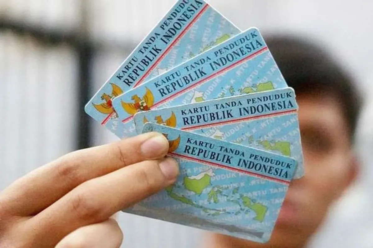 lustrasi pencurian data KTP untuk pinjaman online ilegal. (Sumber: Pinterest)