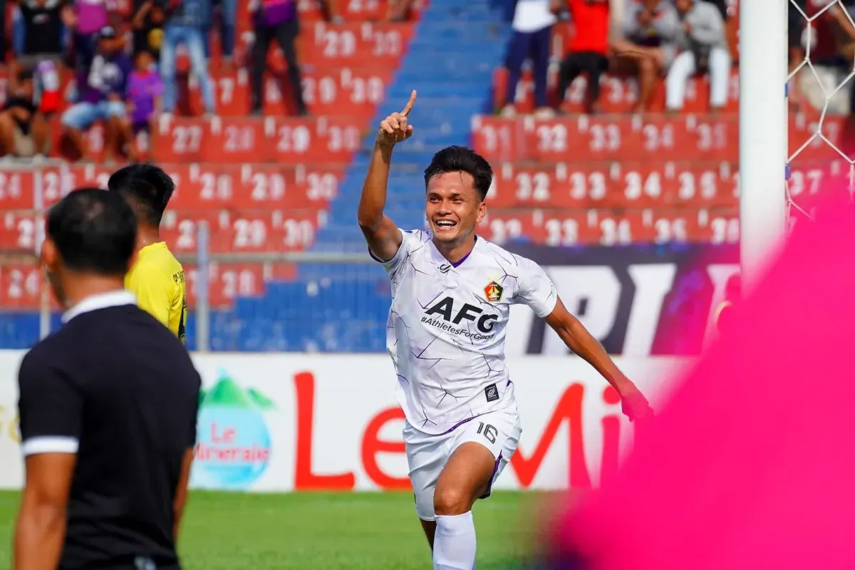 Hamra Hehanussa, bek andalan Persik Kediri yang kabarnya diincar Persib Bandung. (Sumber: Media Officer Persik Kediri)