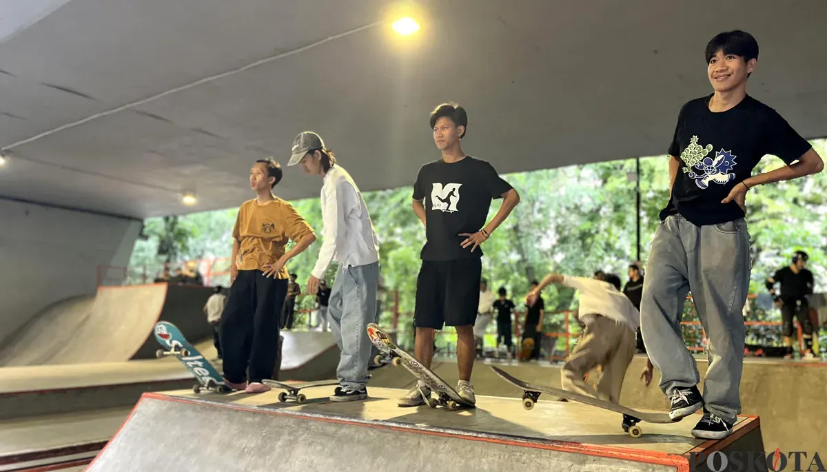 Ratusan skater berlomba dalam kejuaraan di Skatepark Slipi, Jakarta Pusat, Minggu, 2 November 2025. (Sumber: POSKOTA | Foto: Pandi Ramedhan)