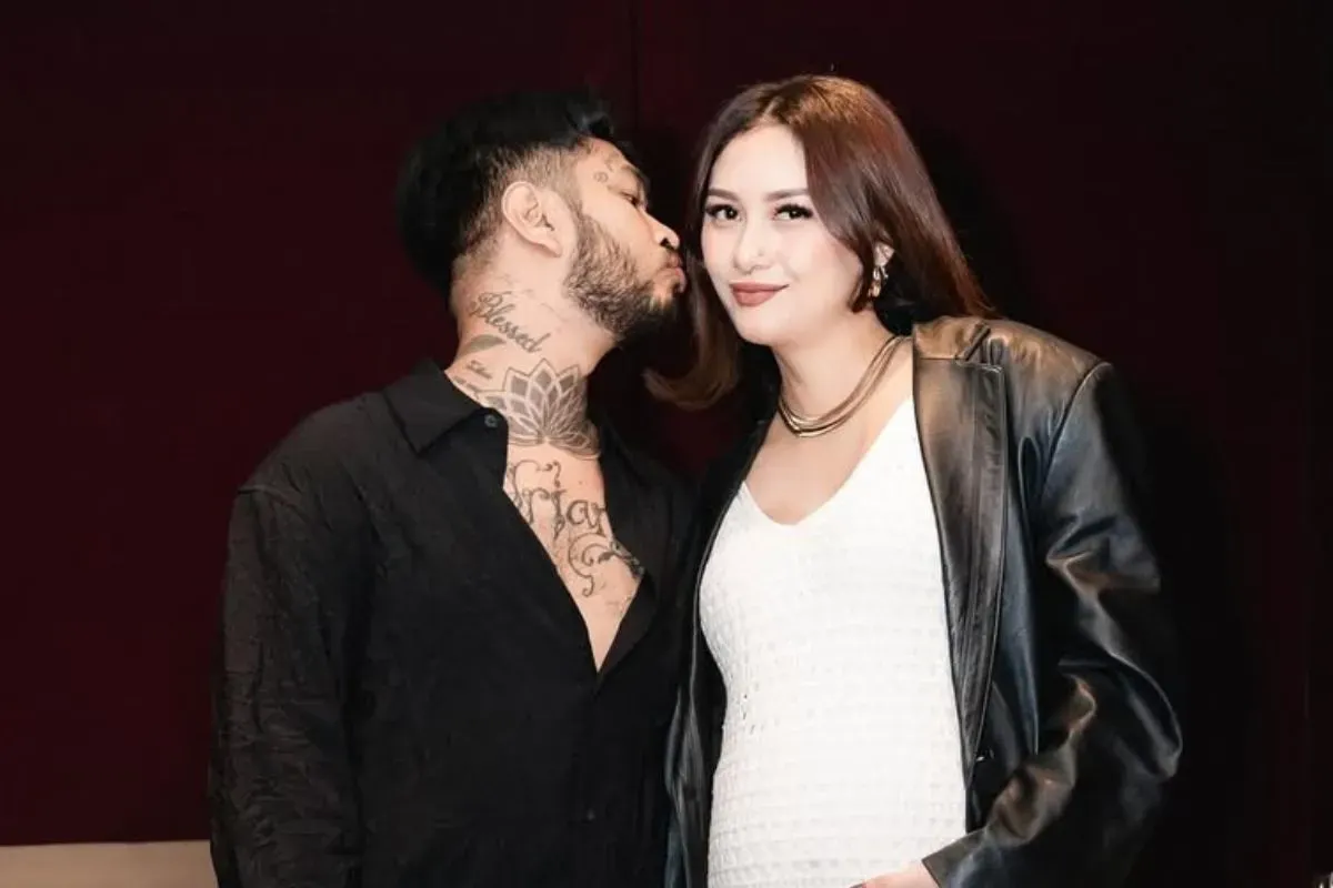 Istri Onadio Leonardo, Beby Prisillia, mengungkap ultimatum tegas kepada Onad jika kembali memakai narkoba. Pernyataan itu disampaikan demi menjaga keluarga dan masa depan anak. (Sumber: Instagram)