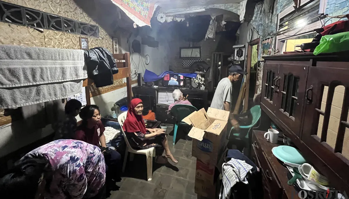 Kondisi rumah warga di RT 15 RW 01, Kelurahan Menteng, Kecamatan Menteng, Jakarta Pusat, yang bakal dibedah oleh pemerintah. (Sumber: POSKOTA | Foto: Pandi Ramedhan)