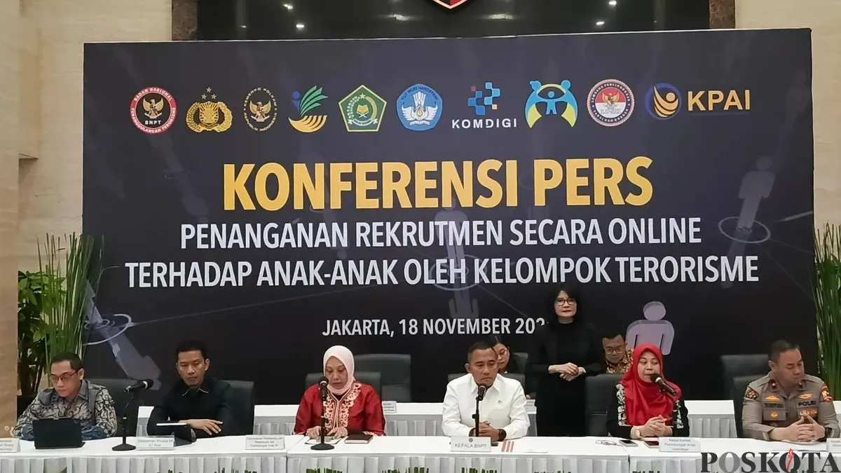 Konferensi pers penanganan rekrutmen anak-anak oleh kelompok terorisme di Bareskrim Polri, Jakarta Selatan, Selasa, 18 November 2025. (Sumber: Poskota/Ali Mansur)