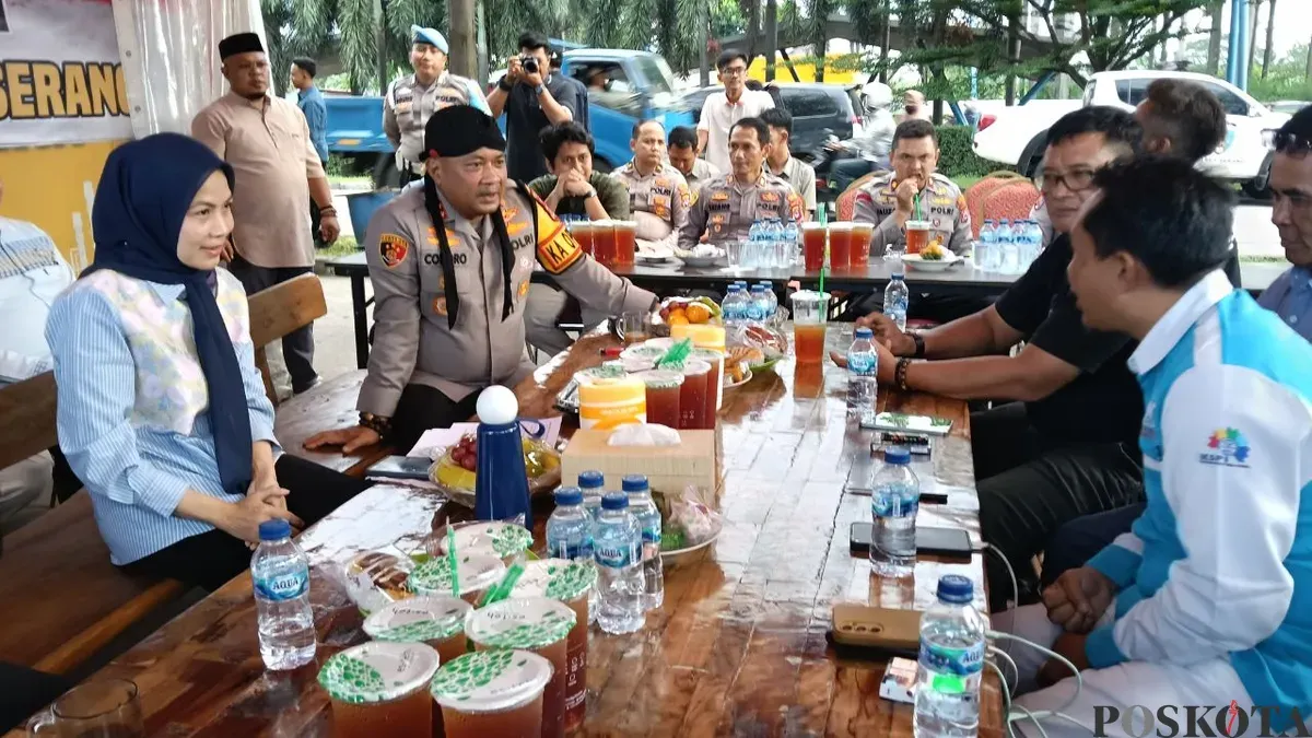 Bupati Serang, Ratu Rachmatuzakiyah menerima audiensi serikat pekerja tentang UMK 2026 di kawasan Modern Cikande, Jumat, 21 November 2025. (Sumber: Poskota/Rahmat Haryono)