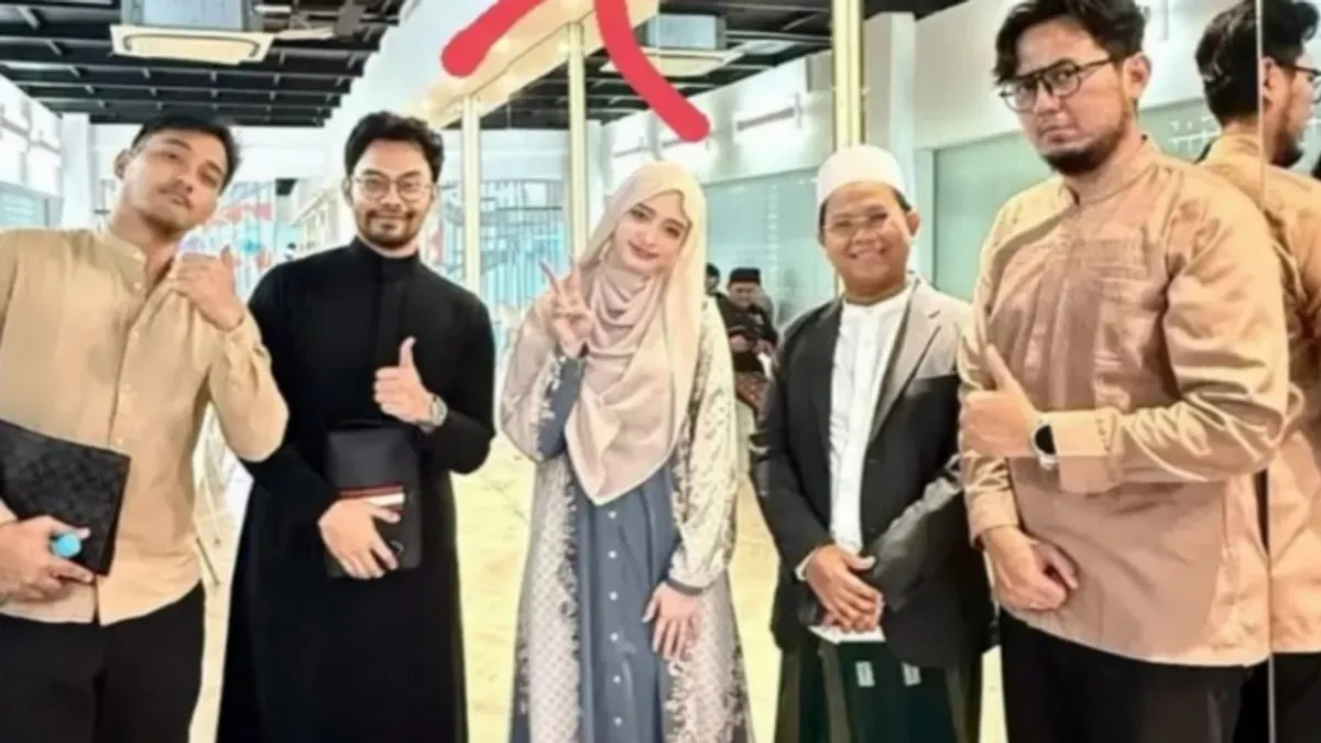 Pakai Gelang yang Diduga Sama, Bukti Perselingkuhan Inara Rusli Makin Kuat? (Sumber: Instagram/@exclusivetimnasartis)