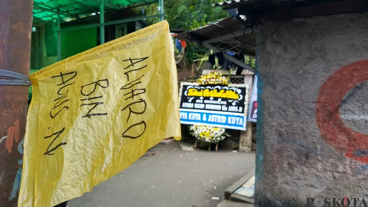 Suasana rumah duka Alvaro Kiano Nugroho, 6 tahun, di Pesanggrahan, Jakarta Selatan, Senin, 24 November 2025. (Sumber: Poskota/Ali Mansur)