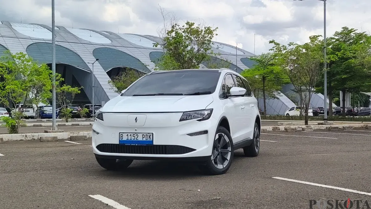 Mobil listrik Aletra L8 EV menawarkan ruang luas dan fitur lengkap untuk keluarga. (Sumber: Poskota/Erwan Hartawan)
