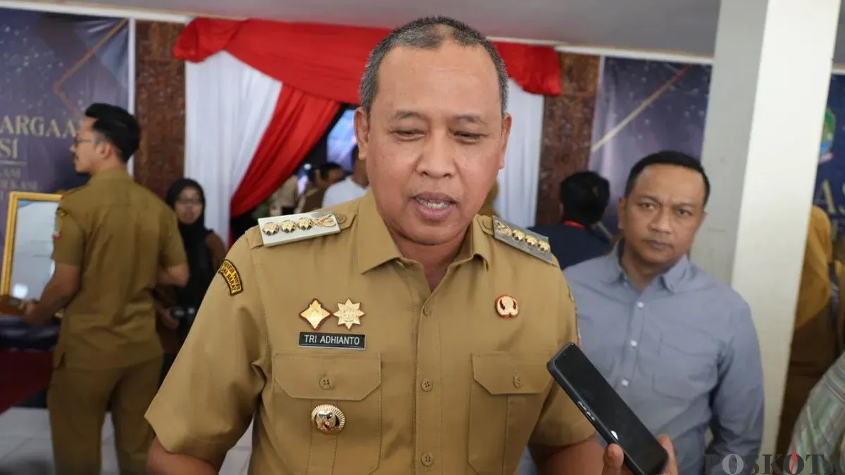 Wali Kota Bekasi, Tri Adhianto menyebutkan, program magang dan kerja sama dengan perguruan tinggi jurusan pendidikan jadi solusi penambahan guru. (Sumber: Poskota/Nurpini Aulia Rapika)