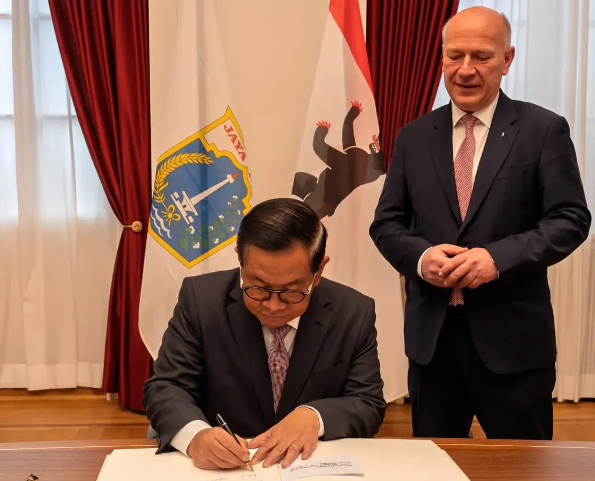 Gubernur Jakarta Pramono Anung bersama Governing Mayor Berlin, Kai Wegner, di kantor pusat pemerintahan Kota Berlin, Rotes Rathaus. (Sumber: Kominfotik Pemprov Jakarta)