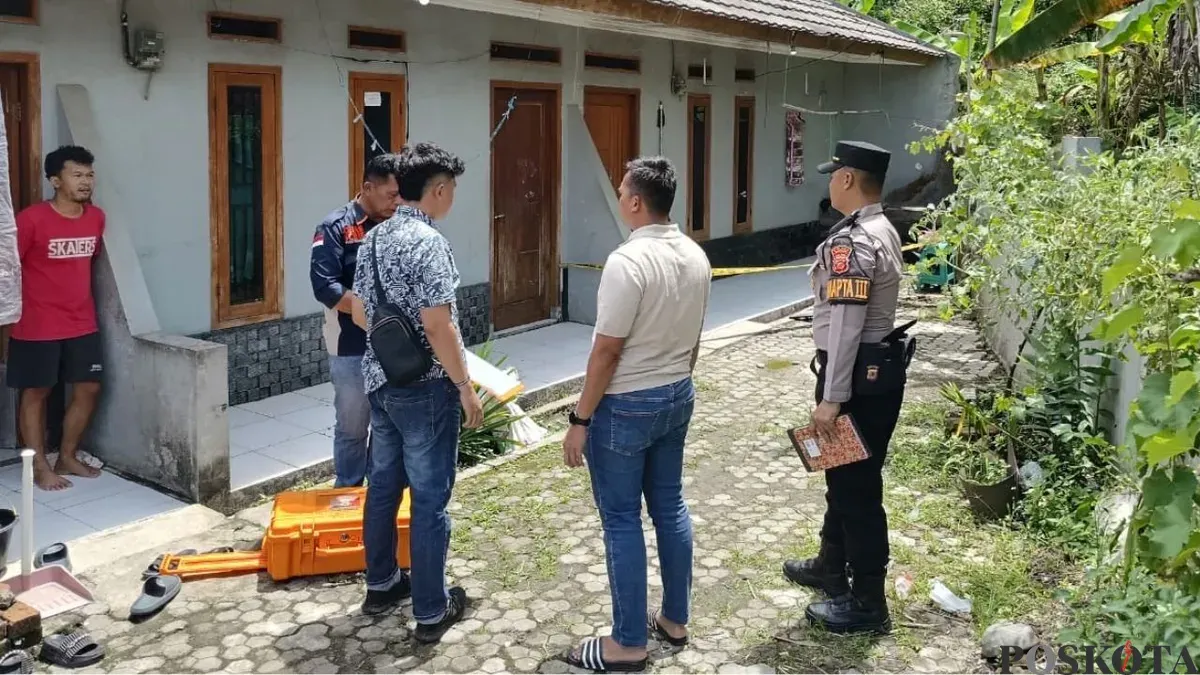 Polisi melakukan olah TKP jasad remaja di Leuwisadeng, Kabupaten Bogor, Kamis, 27 November 2025. (Sumber: Poskota/Giffar Rivana)