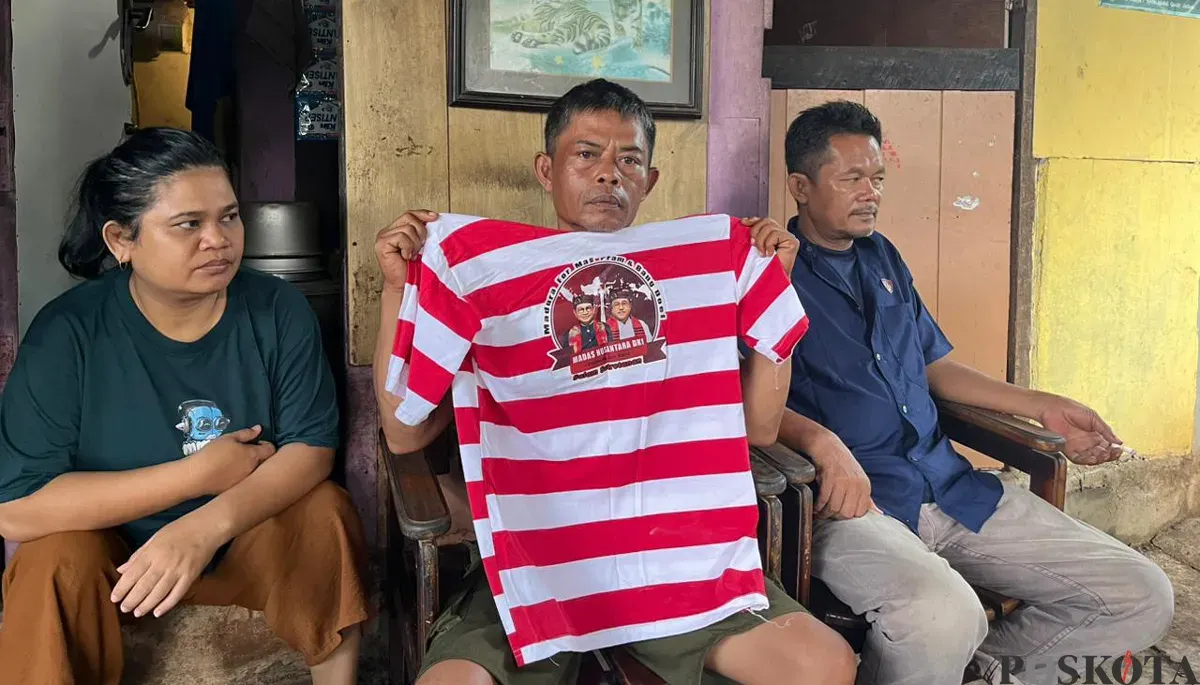 Warga Kampung Ujung, Kebon Nanas, Jakarta Timur, Minggu, 30 November 2025. (Sumber: POSKOTA | Foto: M Tegar Jihad)