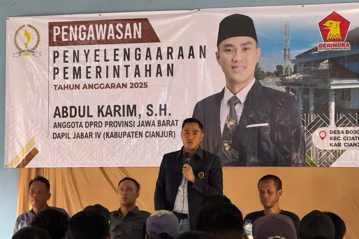 Anggota Komisi IV DPRD Jabar, Abdul Karim saat kegiatan Pengawasan Penyelenggaraan Pemerintah di Aula Desa Bojonglarang, Kecamatan Cijati, Kabupaten Cianjur. (Sumber: Dok. Istimewa)