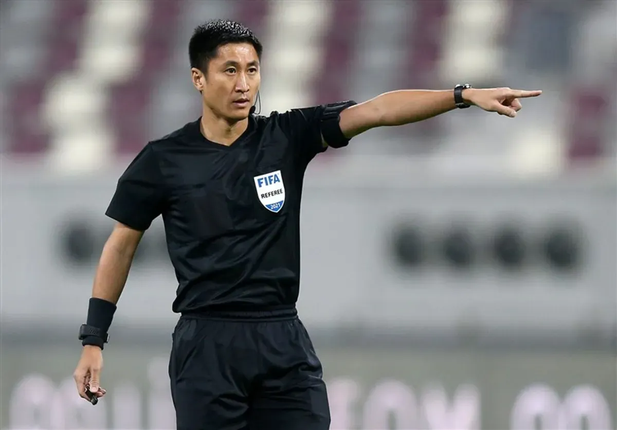 Wasit asal China, Ma Ning yang tengah menjadi sorotan usai kekalahan Timnas Indonesia dari Irak dengan skor tipis 0-1 di matchday kedua ronde keempat kualifikasi Piala Dunia 2026 Zona Asia Grup B. (Sumber: X/@idextratime)