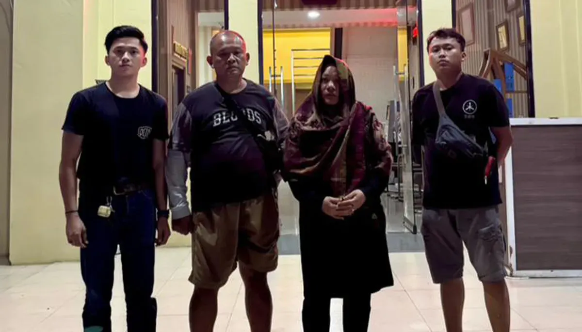RY (kedua dari kanan), warga asal Jakarta Timur yang ditangkap polisi setelah membobol rumah di kawasan Cimanggu, Kota Bogor. (Sumber: Dok Polresta Bogor Kota)
