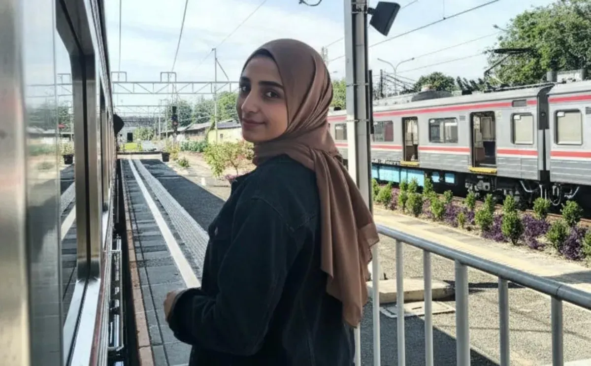 Balqis Humaira yang tengah viral setelah berani menyinggung langsung salah satu figur kontroversial di Indonesia, yakni taipan migas yang kerap dijuluki 'Raja Minyak' Riza Chalid. (Sumber: Instagram/@balqishumaira77)