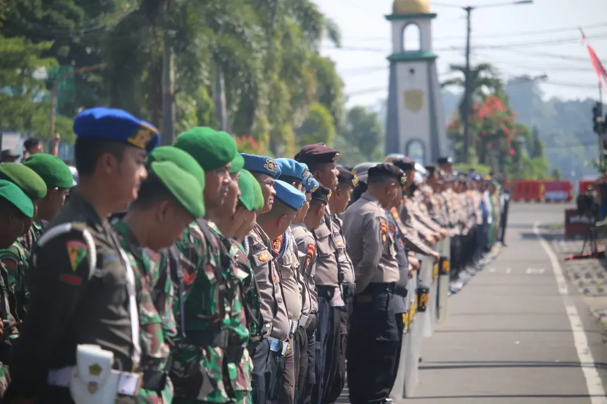 Ratusan personel TNI dan Polri di Pandeglang, saat melakukan apel persiapan patroli skala besar. (Sumber: Dok Humas Polres Pandeglang)