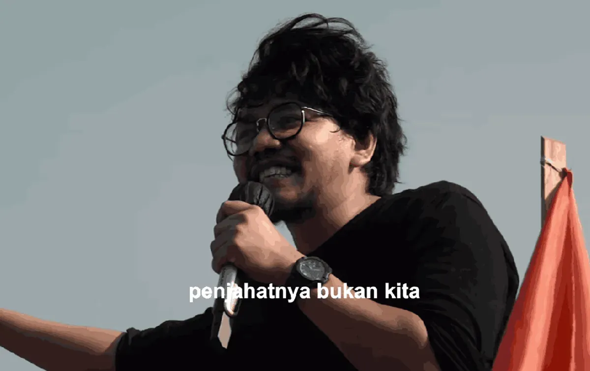 Sosok Ferry Irwandi, seorang konten kreator dan YouTuber asal Indonesia yang dikenal karena konten inspiratif serta kritik sosialnya. (Sumber: Instagram/@irwandiferry)