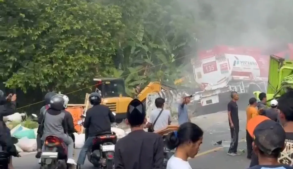 Kecelakaan beruntun di Jalan Raya Cigudeg, Kabupaten Bogor. Kecelakaan tersebut diduga akibat temblong truk tanki Pertamina. (Sumber: Istimewa)