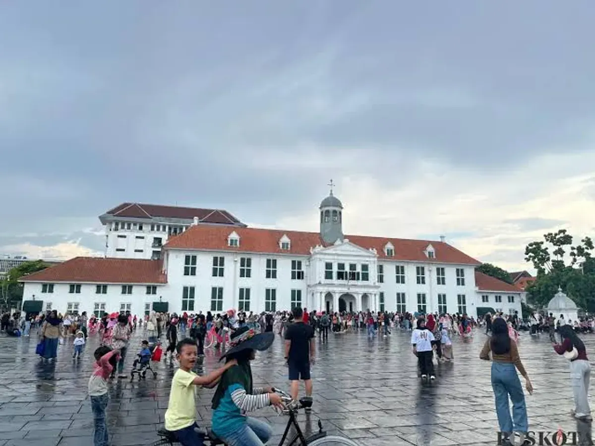Ilustrasi Kota Tua Jakarta yang bisa dikunjungi dengan memanfaatkan tarif Rp1 transportasi publik. (Sumber: Poskota/Pandi Ramedhan)