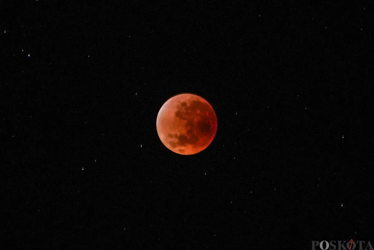 Gerhana bulan total terlihat dari Kompleks Observatorium Bosscha, Lembang, Kabupaten Bandung Barat, Jawa Barat, Senin, 8 September 2025. (Sumber: Poskota/Bilal Nugraha Ginanjar)