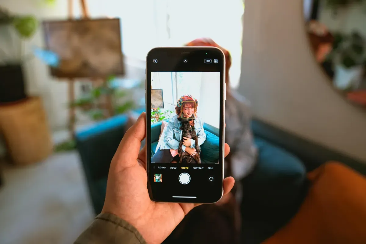 Cara setting kamera Android agar mirip iPhone. (Sumber: Pexels/Los Muertos Crew)