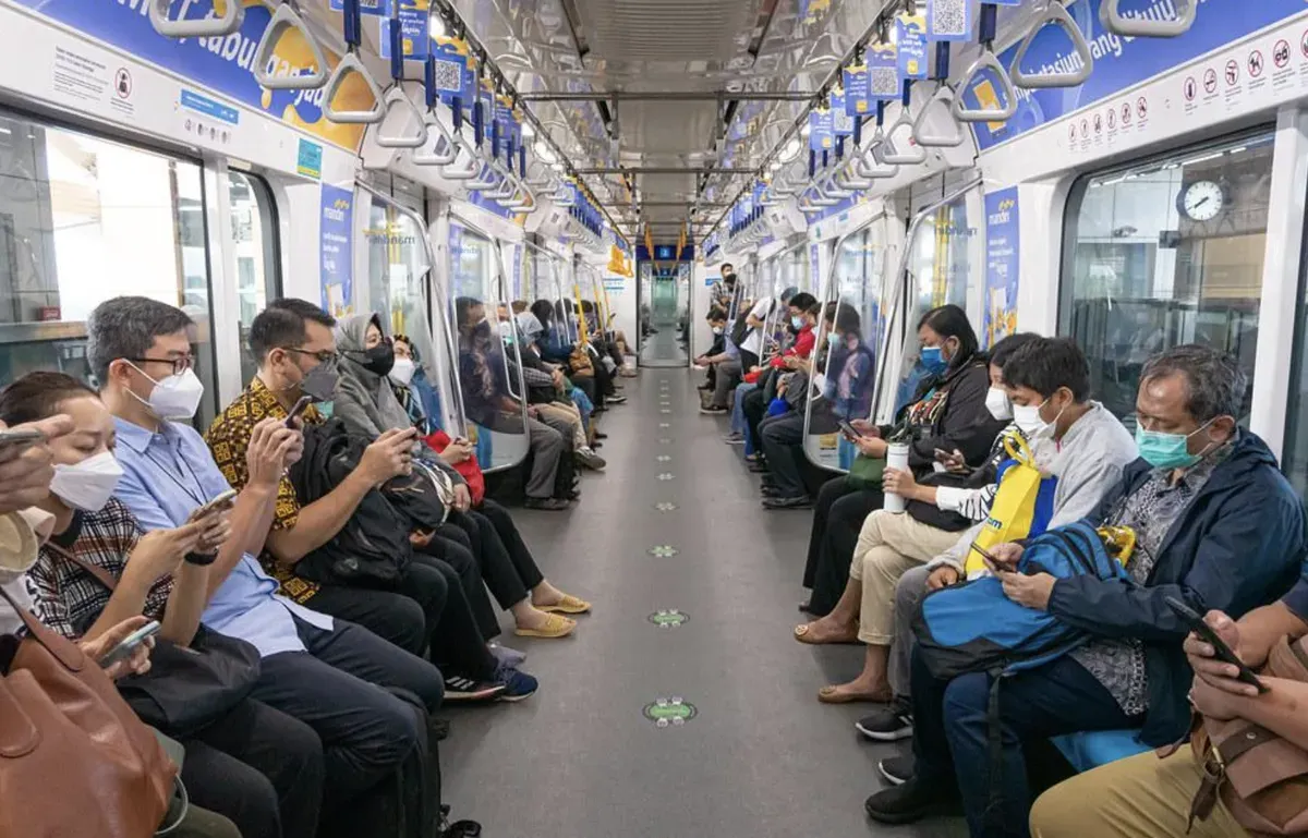 Penumpang MRT Jakarta, simbol modernisasi transportasi ibu kota. (Sumber: DOk/jakartamrt.co.id)