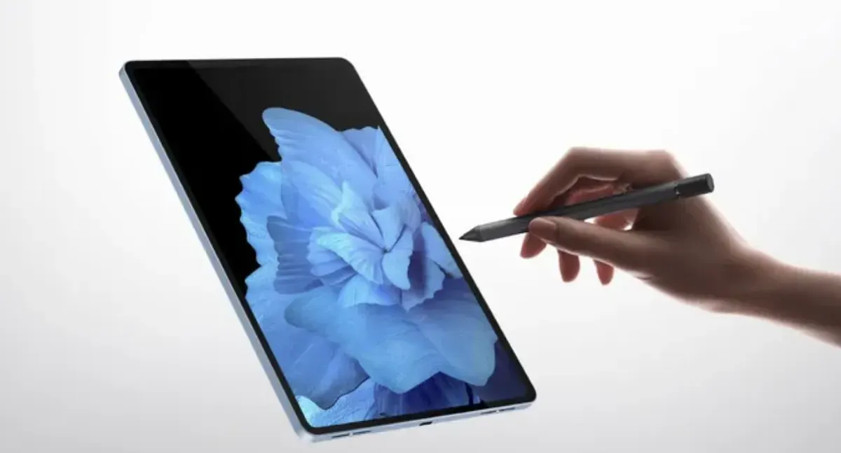 Tablet ringan dan tipis semakin populer sebagai perangkat serbaguna untuk traveling dan produktivitas. (Sumber: Pinterest)