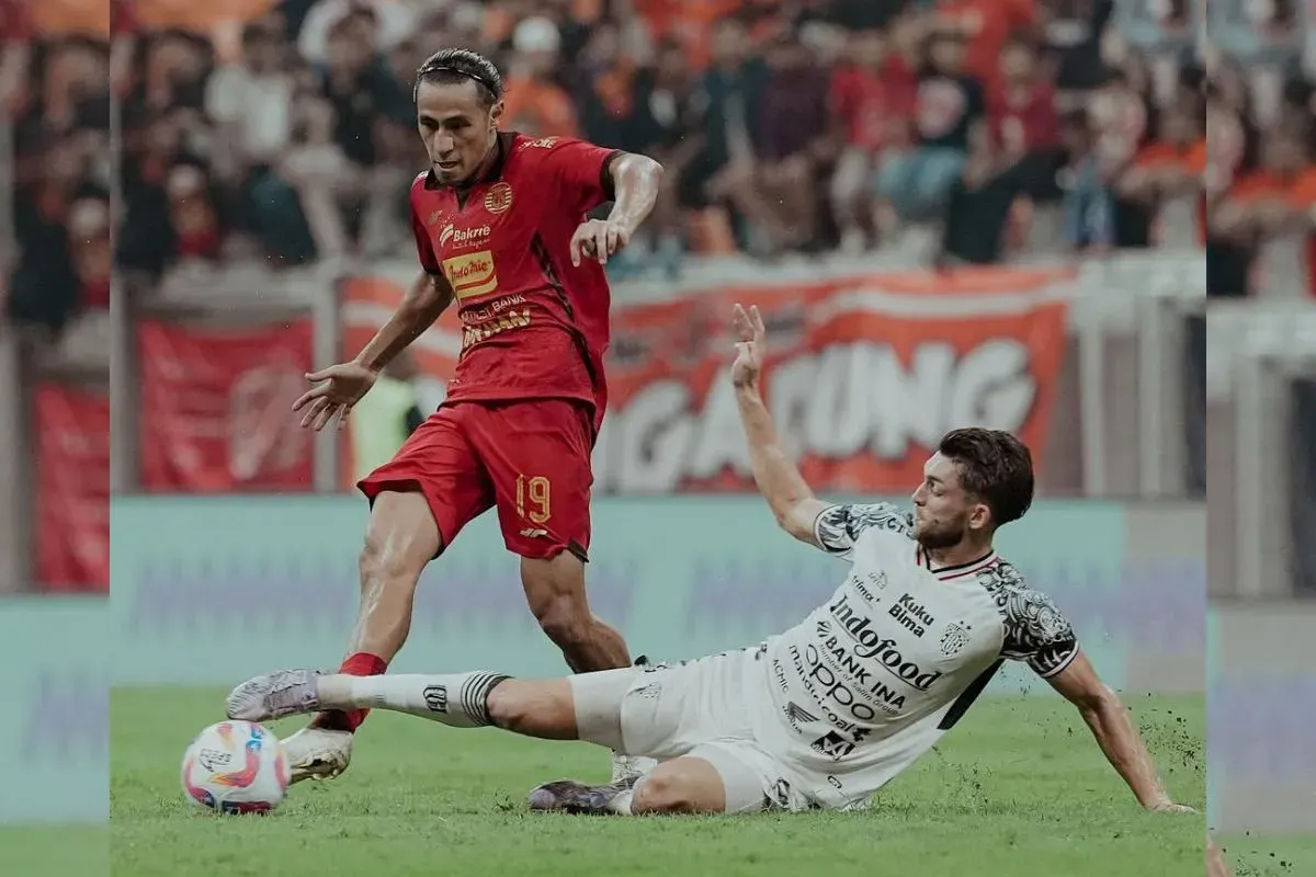 Potret pemain Persija Jakarta saat bertanding di kompetisi Super League 2025/2026. (Sumber: Instagram/@persija)