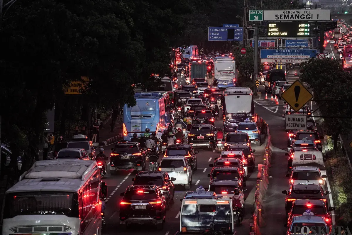 Dishub DKI Jakarta meniadakan aturan ganjil-genap pada 25-26 Desember 2025. (Sumber: Poskota/Bilal Nugraha Ginanjar)