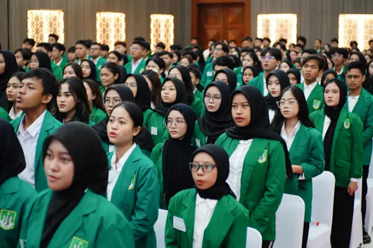 Seluruh mahasiswa baru mengikuti kegiatan PLBA pada hari kedua di Gedung Auditorium Unas, Pejaten Barat, Pasar Minggu, Jakarta Selatan, Kamis, 25 September 2025. (Sumber: Dok. Unas)