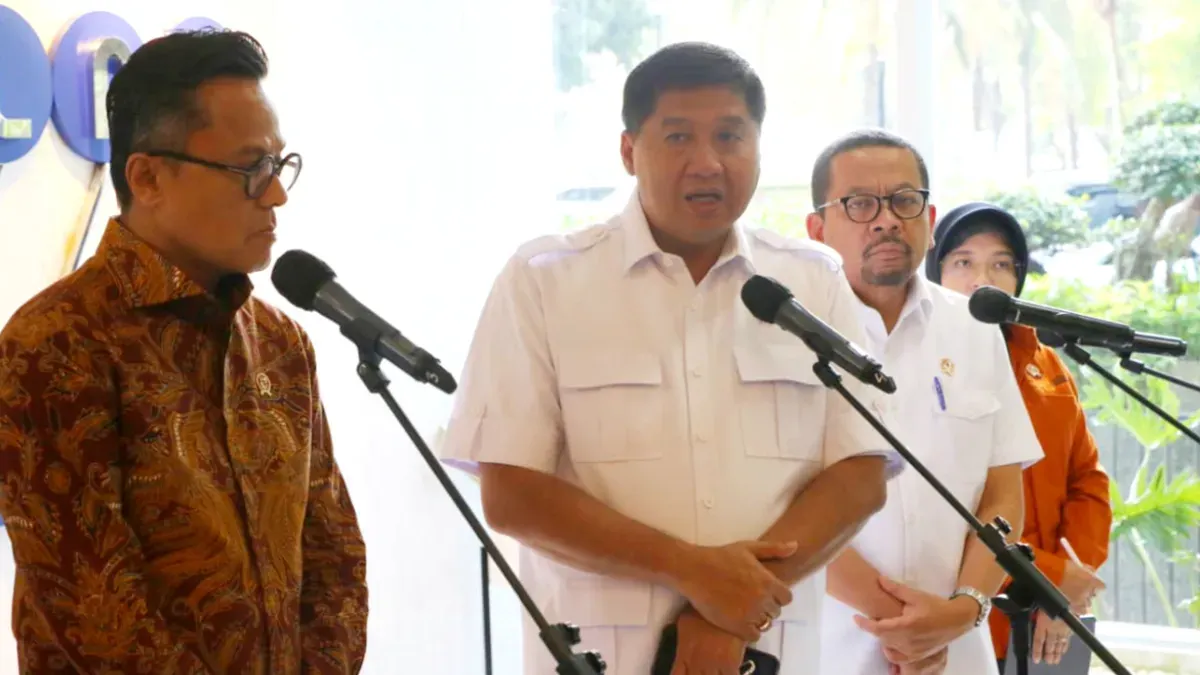 Potret Menteri Perumahan dan Kawasan Permukiman (PKP) Maruarar Sirait (tengah) saat rapat koordinasi percepatan relokasi warga bantaran rel di Jakarta. (Sumber: Istimewa)