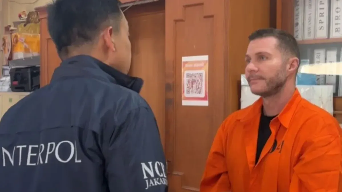 Kepolisian Republik Indonesia (Polri) menangkap buronan internasional, seorang warga negara Inggris, Steven Lyons, 45 tahun, di Bali. (Sumber: Dok. Mabes Polri)