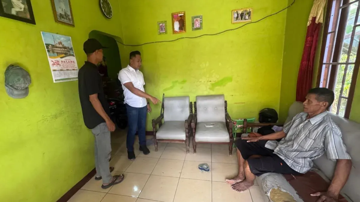 Petugas Unit Reskrim Polsek Ciruas melakukan olah TKP terkait kasus penganiayaan berat di Desa Kaserangan, Kecamatan Ciruas. (Sumber: Polsek Ciruas)