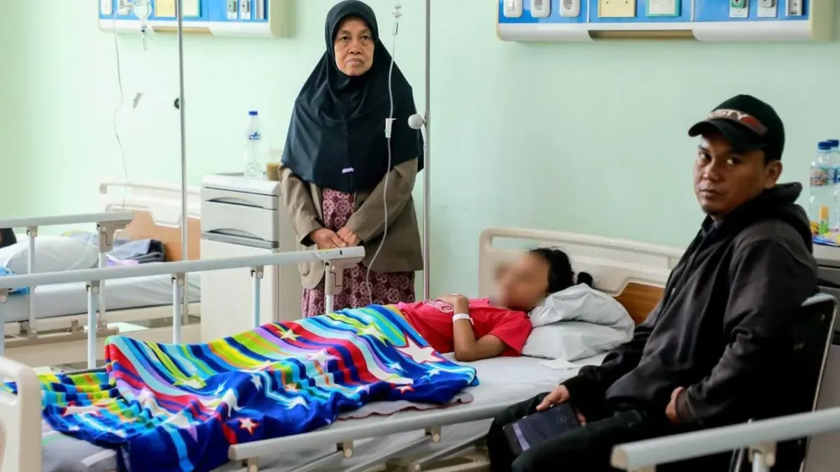 Salah satu siswa saat menjalani perawatan di RSKD Duren Sawit usai keracunan MBG. (Sumber: Dok. Pemprov Jakarta)