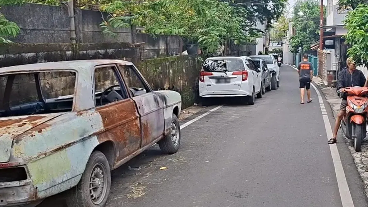 Situasi di Jalan Damai, Kalisari, Jakarta Timur usai pengaduan parkir liar melakukan aplikasi yang dimanipulasi dengan menggunakan AI. (Sumber: Dok. Pemprov Jakarta)