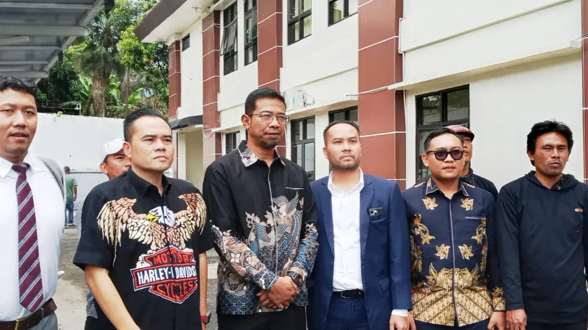 Para penggugat dan tergugat usai melakukan mediasi sidang gugtan opang di PN Pandeglang. (Sumber: Poskota/Samsul Fatoni)