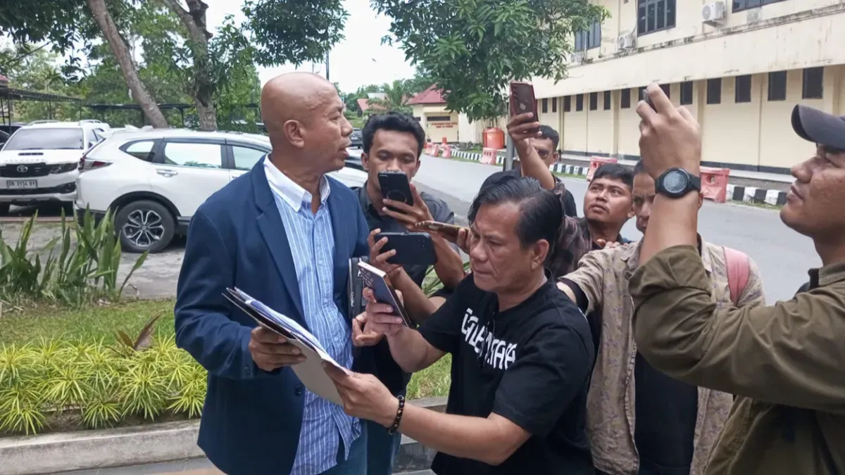 Kuasa hukum PT GAN saat memberikan keterangan kepada awak media di Polda Sultra. (Sumber: Istimewa)