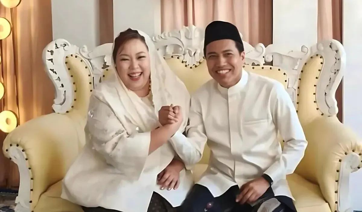 Putri dari Presiden ke-4 RI, Abdurrahman Wahid alias Gus Dur, Inayah Wulandari Wahid resmi dipersunting oleh KH Muhammad Shalahuddin A. Warits, atau lebih dikenal dengan Ra Mamak. (Sumber: Instagram/@dw_muhammad_dawam)