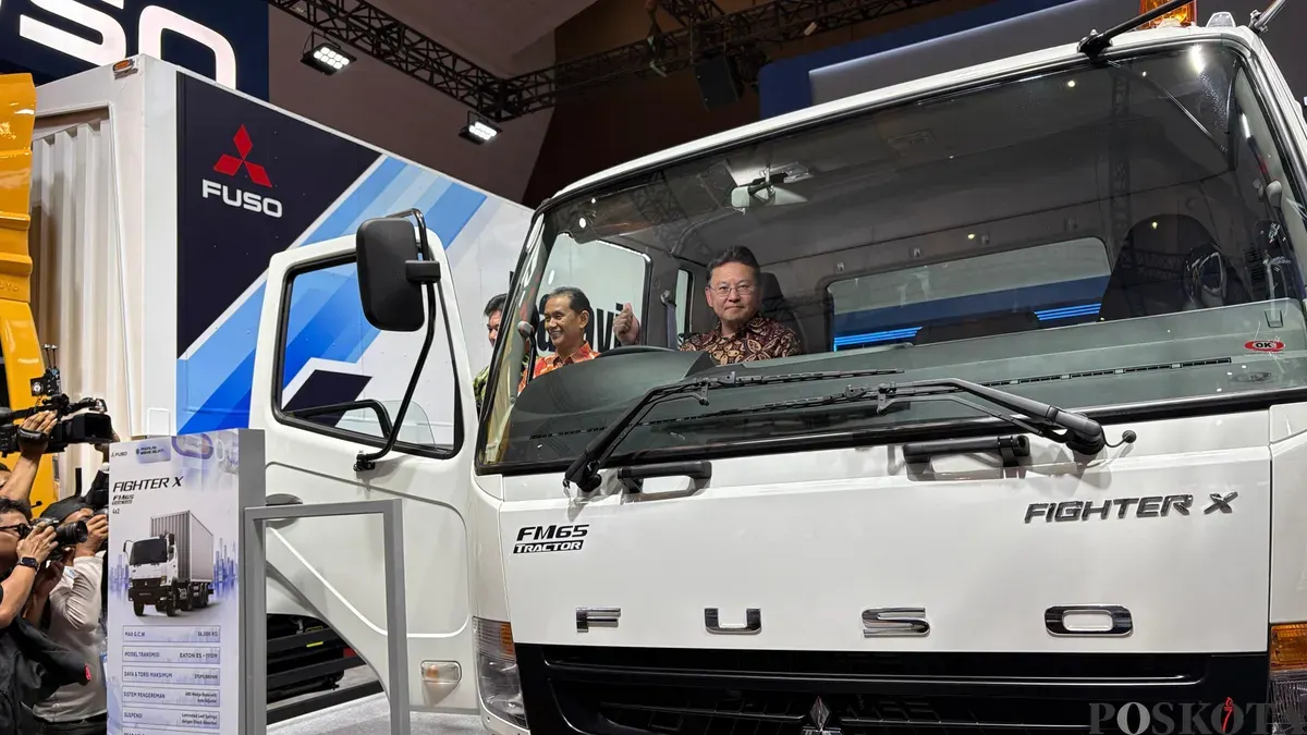 PT Krama Yudha Tiga Berlian Motors turut berpartisipasi dalam ajang GIICOMVEC 2026 dengan menegaskan fokus perusahaan terhadap sektor kendaraan niaga. (Sumber: Poskota / Erwan Hartawan)