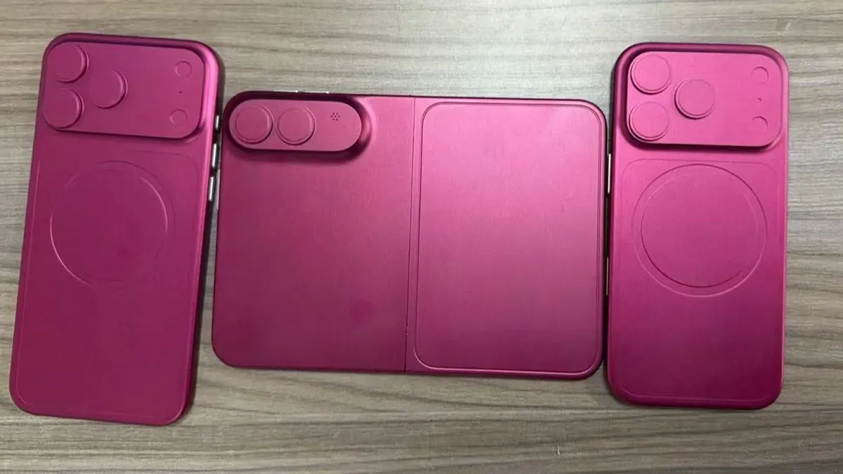Ilustrasi. Dummy Apple untuk iPhone Fold yang rilis 2026. (Sumber: X/@JatIkhwan)