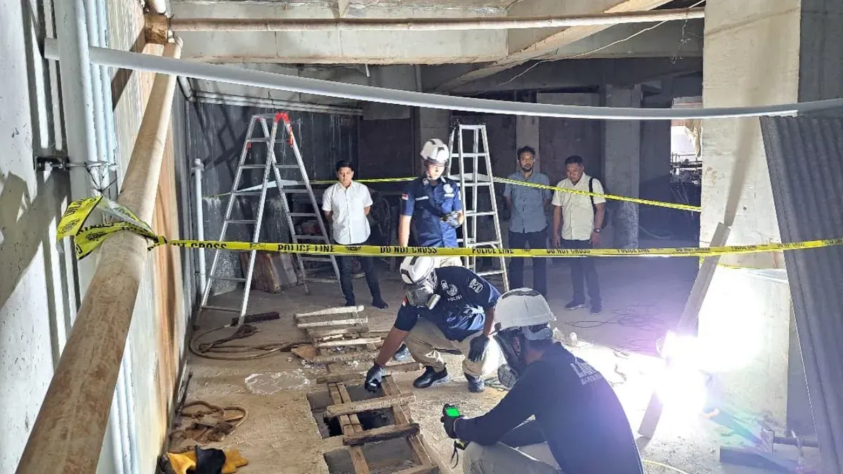 Olah TKP insiden empat pekerja proyek yang ditemukan tewas di kawasan TB Simatupang, Jagakarsa, Jakarta Selatan, Selasa, 7 April 2026. (Sumber: Dok. Polres Metro Jakarta Selatan)