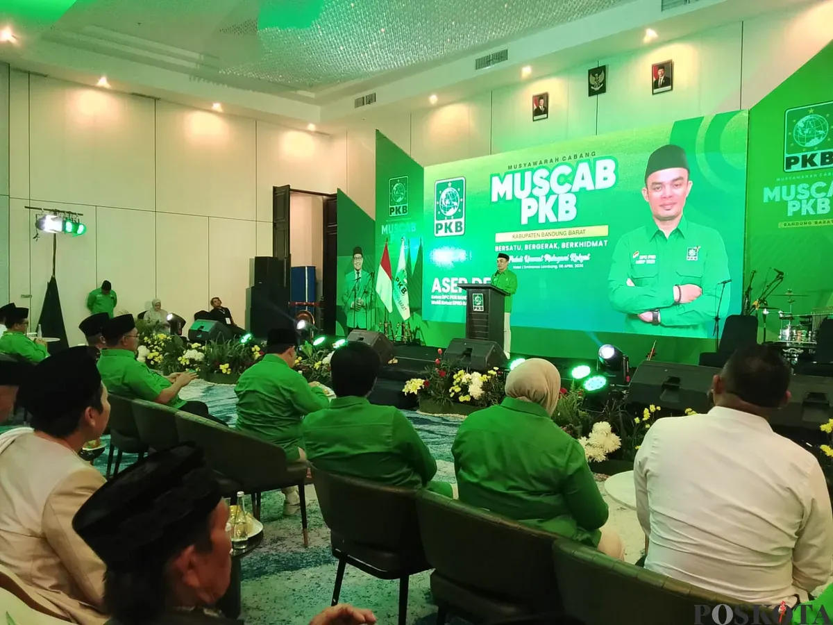 Ketua DPC Partai Kebangkitan Bangsa (PKB) Kabupaten Bandung Barat, Asep Dedi, memaparkan capaian gemilang partainya selama periode kepengurusan. (Sumber: Poskota/Gatot Poedji Utomo). (Sumber: Poskota/Bilal Nugraha Ginanjar)