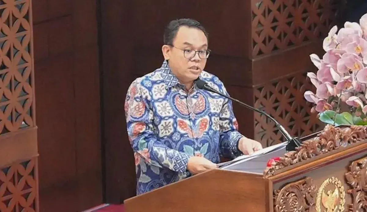 Ketua Komisi VII DPR RI, Saleh Daulay, tengah menjadi sorotan usai mengkritisi laporan anggaran yang disampaikan oleh Menteri Pariwisata, Widiyanti Putri Wardhana. (Sumber: Instagram/@salehpd)