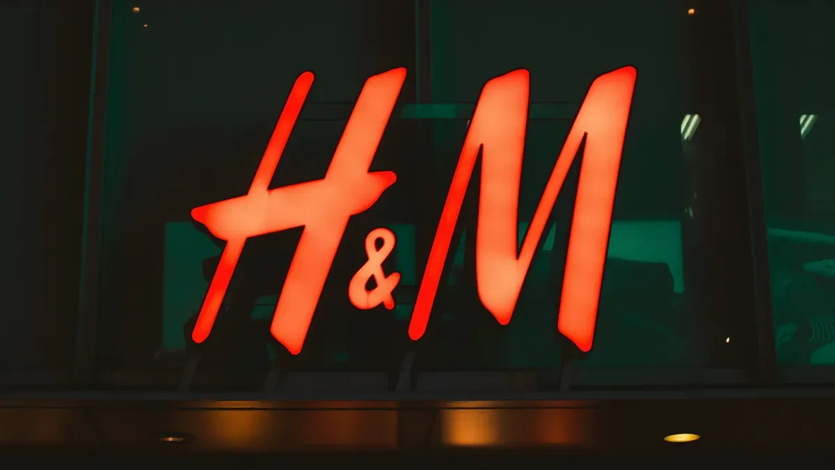 H&M bakal tutup 160 gerai di seluruh dunia pada 2026. (Sumber: Unsplash/Sei)