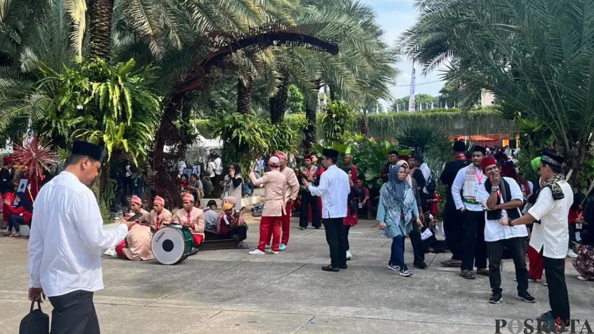 Sejumlah warga saat menghadiri Lebaran Betawi 2026 di Lapangan Banteng, Jakarta Pusat, Sabtu, 11 April 2026. (Sumber: Poskota/M. Tegar Jihad)