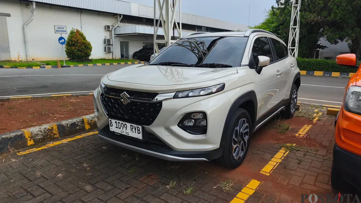 Pengujian Suzuki Fronx GX Hybrid di jalanan Jakarta yang lengang (Sumber: Poskota/ Erwan Hartawan)